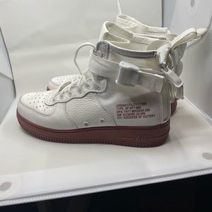 Nike Air Force urban utility mid